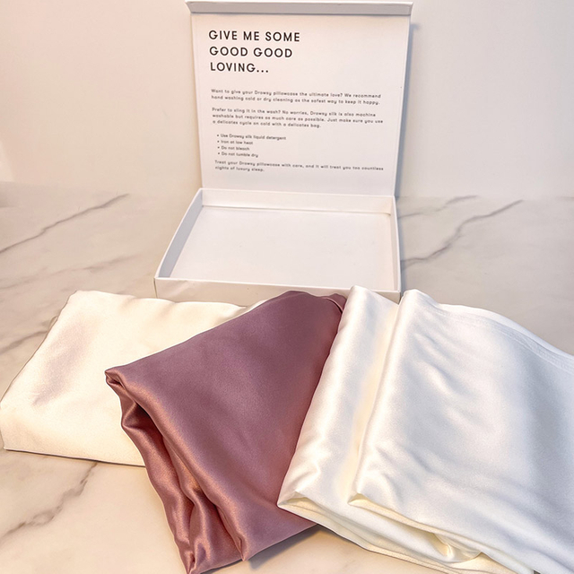 Federa in seta per la cura della pelle liscia e idratante