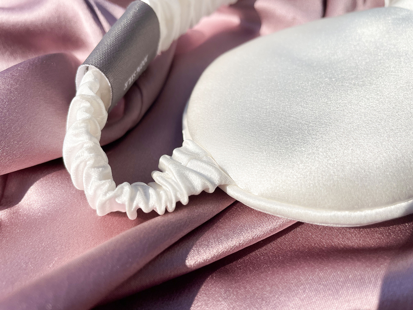 Come lavare la maschera per gli occhi di seta?